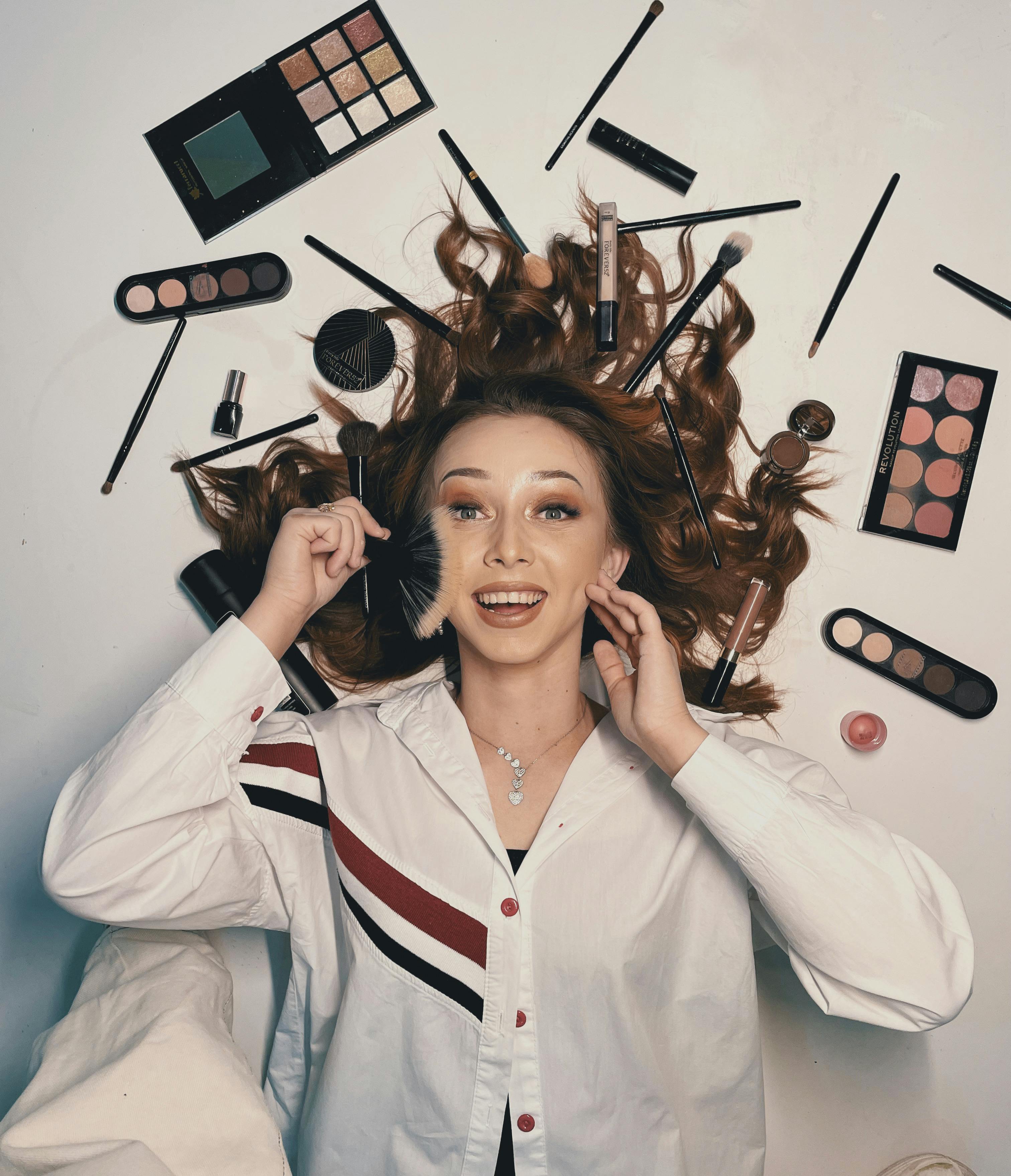 团队成员形象照片：导演与内容策划